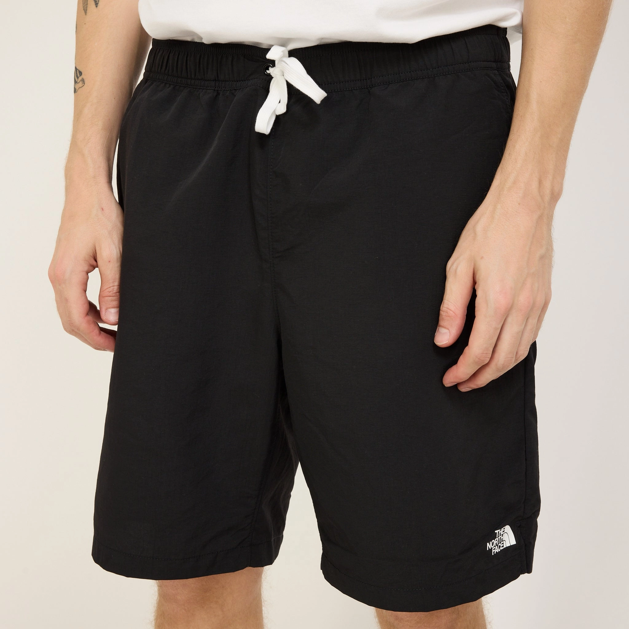 Action Short 2.0 TNF Black warm tones