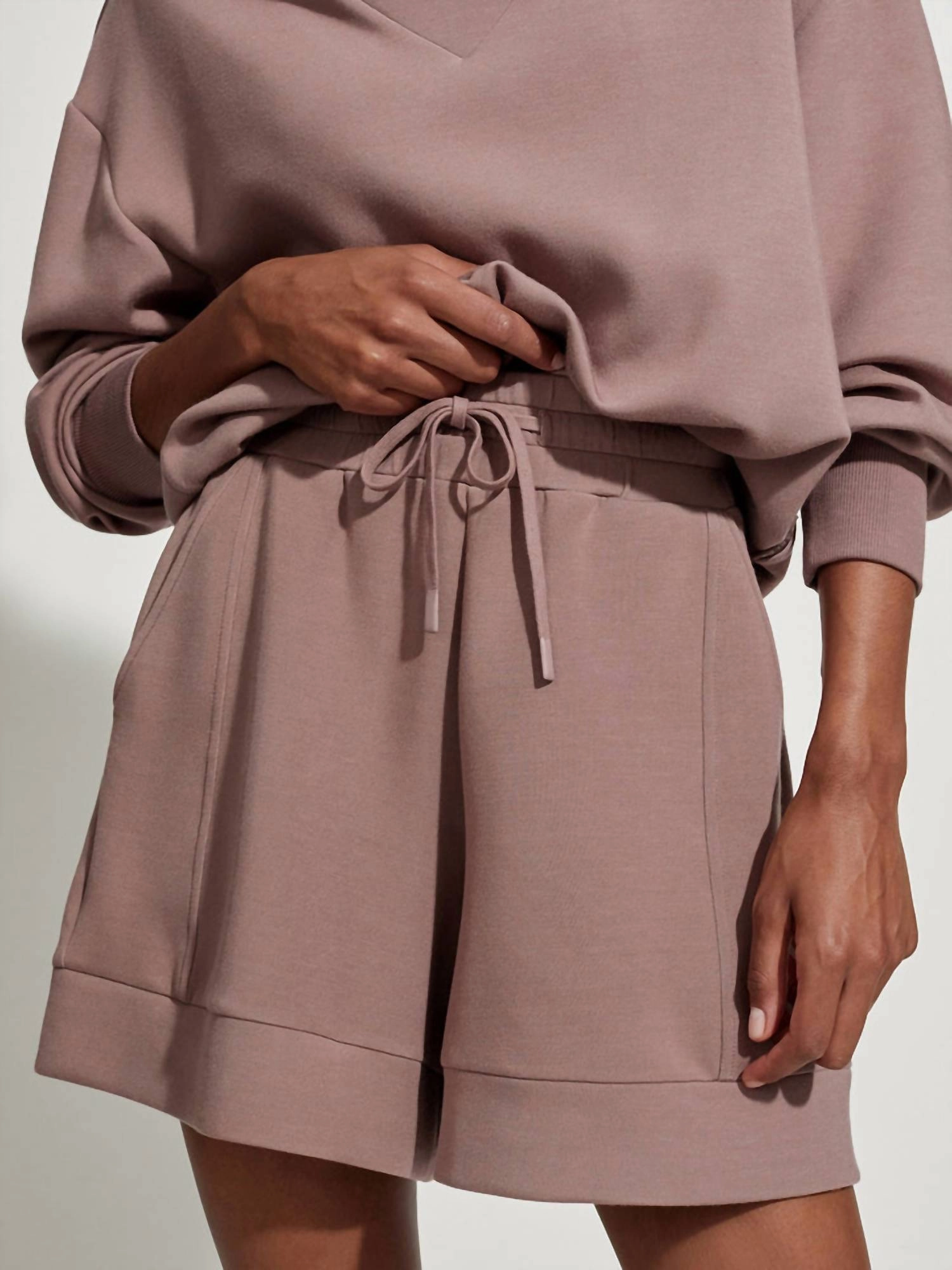 Alder High-Rise Short 5.5" In Antler night out outfit