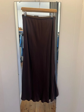 Effortless Motion Abrasion Resistant Material Voy 9298 Silky Skirt - Plum