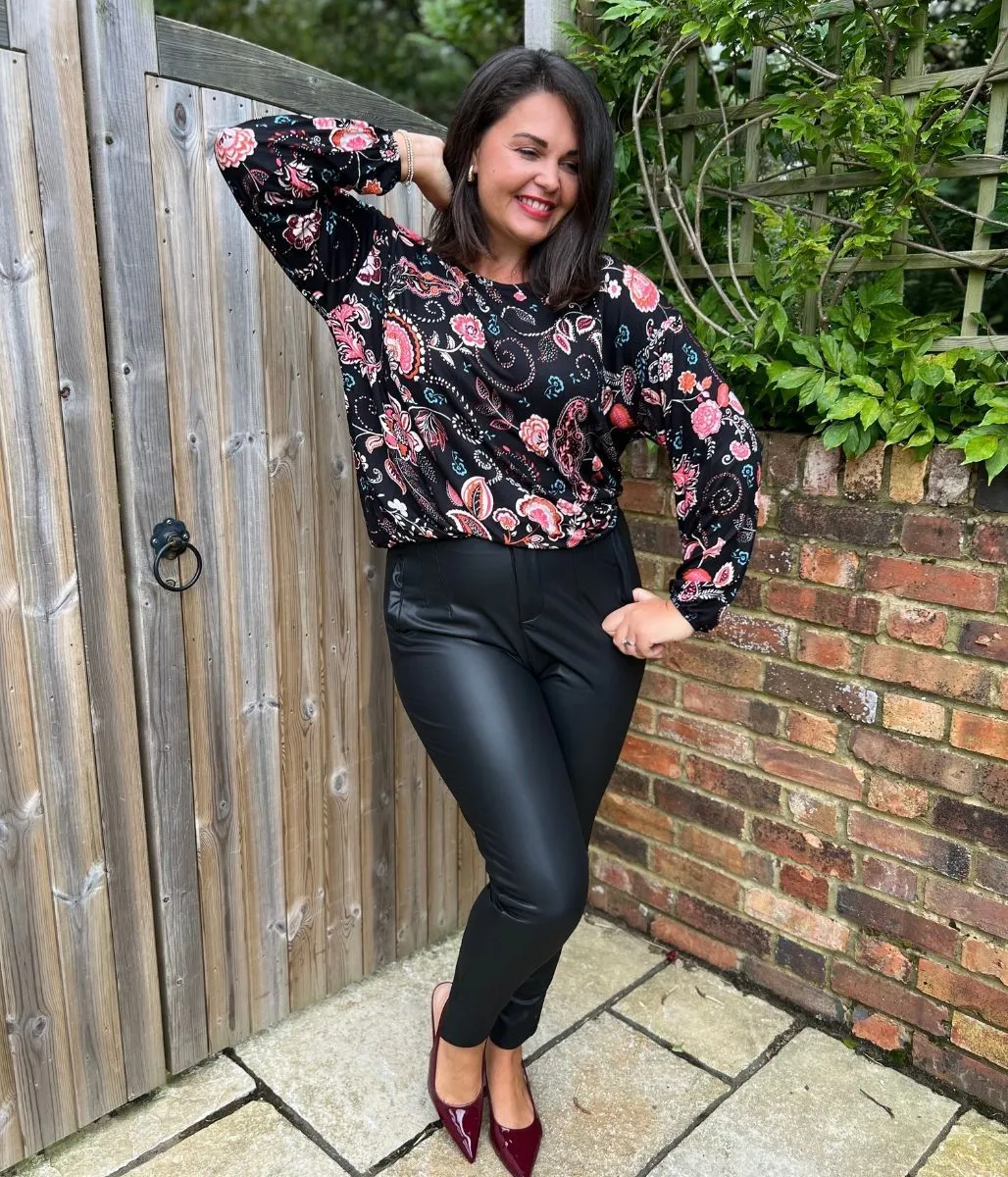 Durable Double Stitching ThermalLining Black Banded Hem Printed Jersey Top