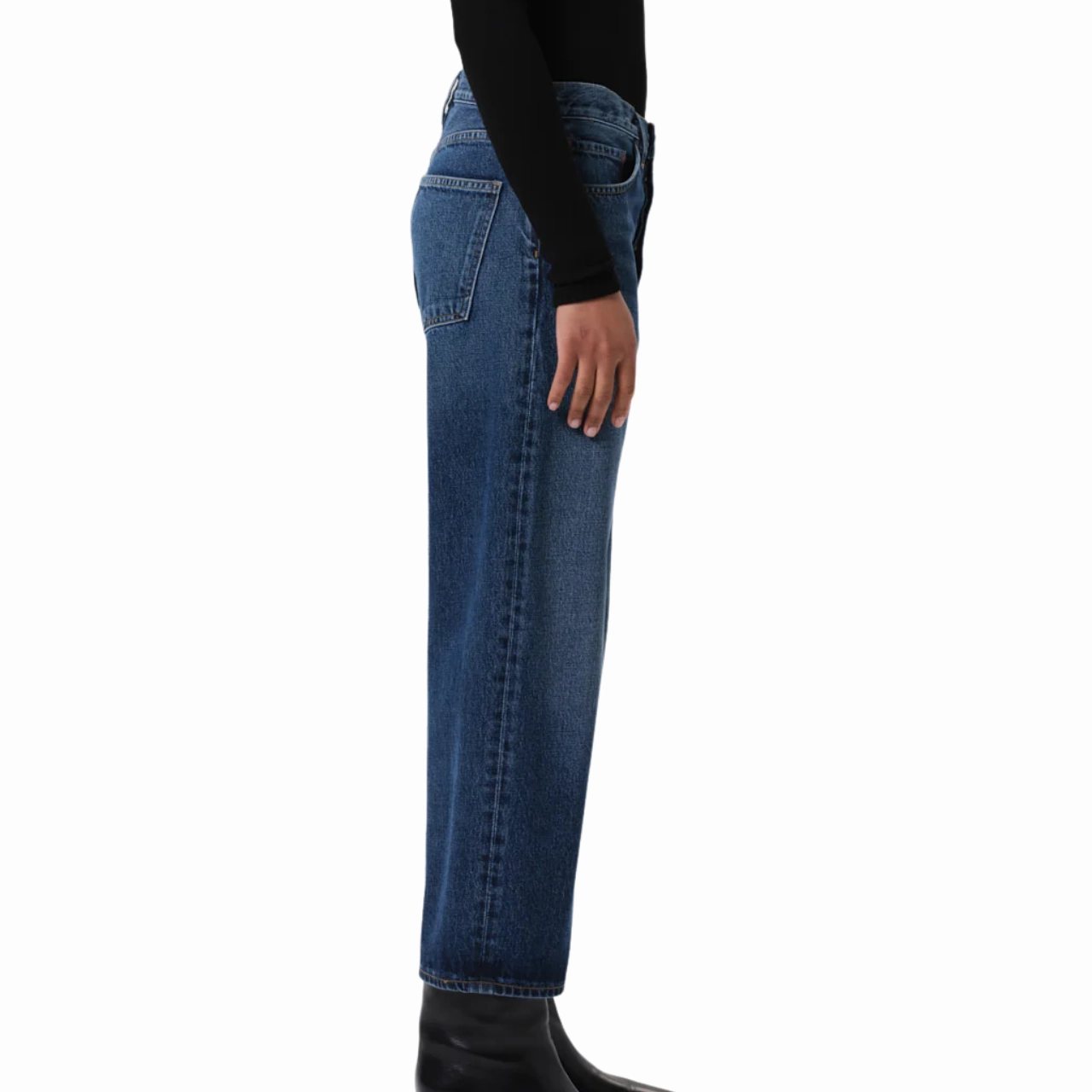 Minimalist Night Out Smooth Neutral Look Arc Jean Shortwave