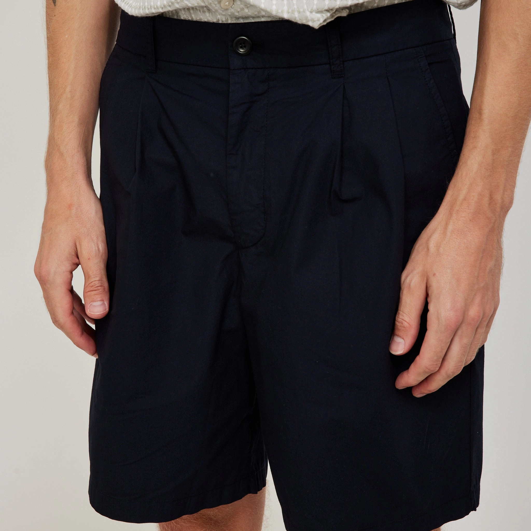 Benn Relaxed Typewriter Pleated Short Dark Navy AntiStaticCoating hiking clothes