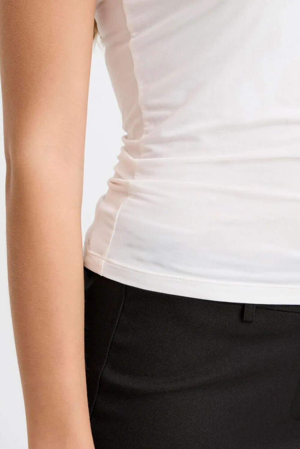 Textured Fabric Finish SlimFitAdaptation BRUNA FITTED TEE