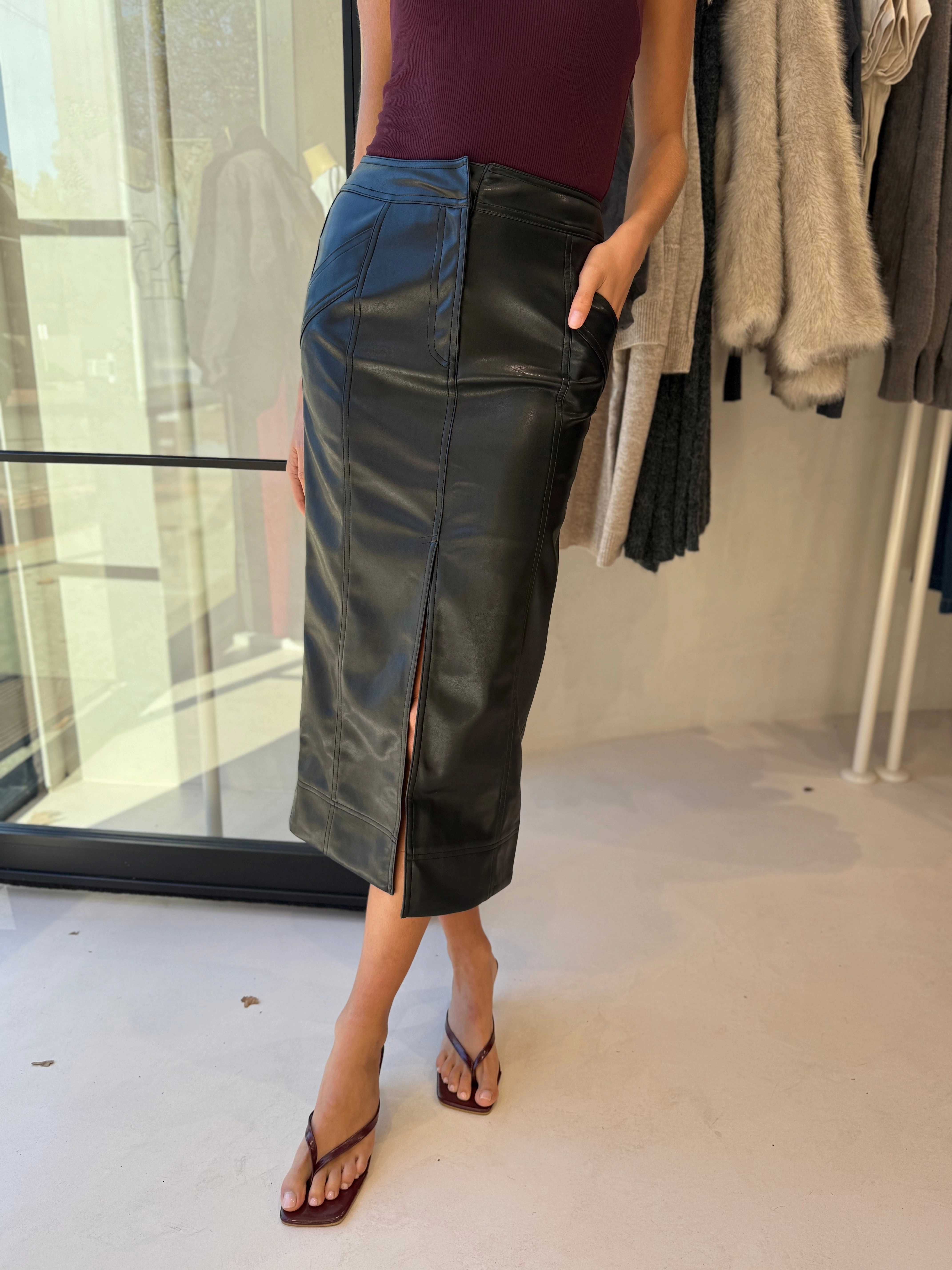 BRENTWOOD SKIRT Elastic hemline Gather Details