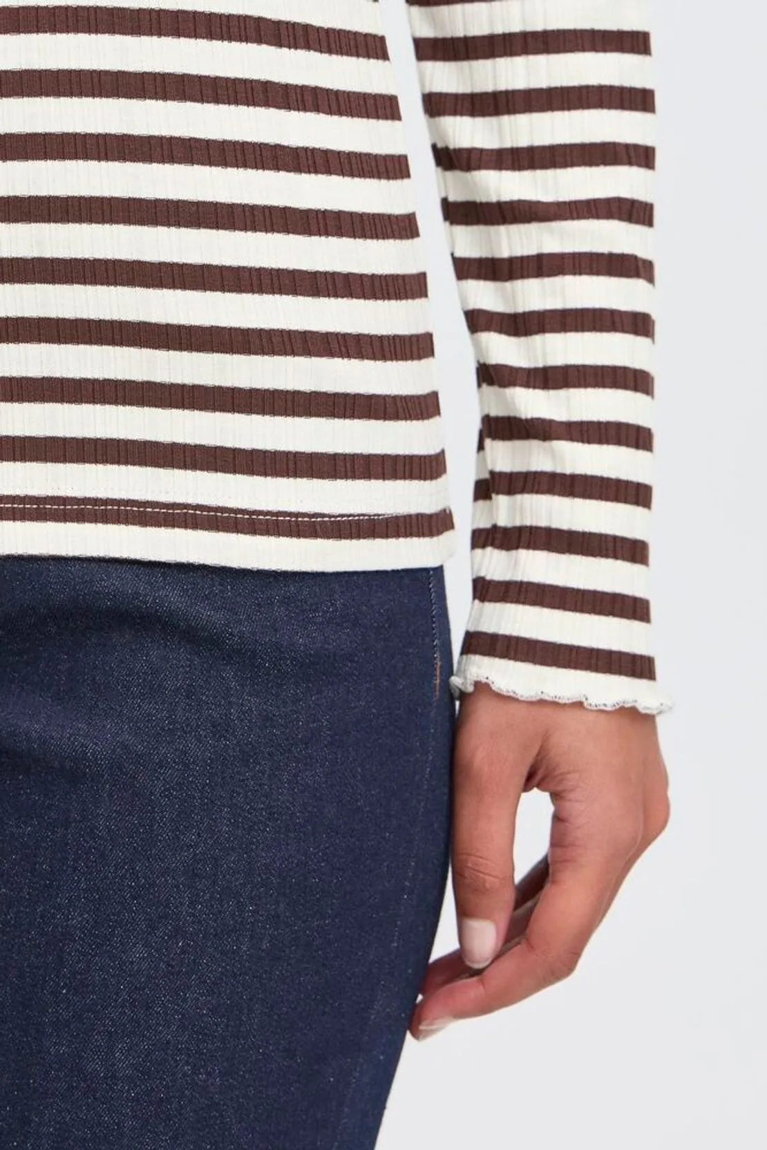 ReinforcedShoulderConstruction REFINED SQUARE NECK STRIPED TOP