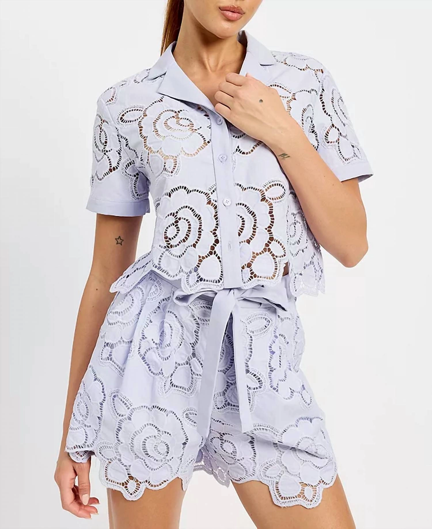 tie-dye look Brynlee Belted Shorts In Lilac