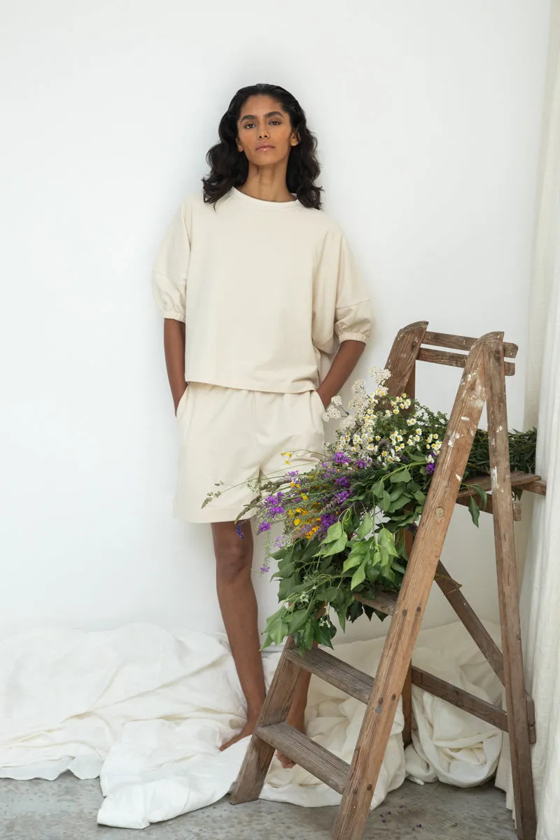 Sylvia Organic Cotton Felpe Short in Undyed Sporty Comfort