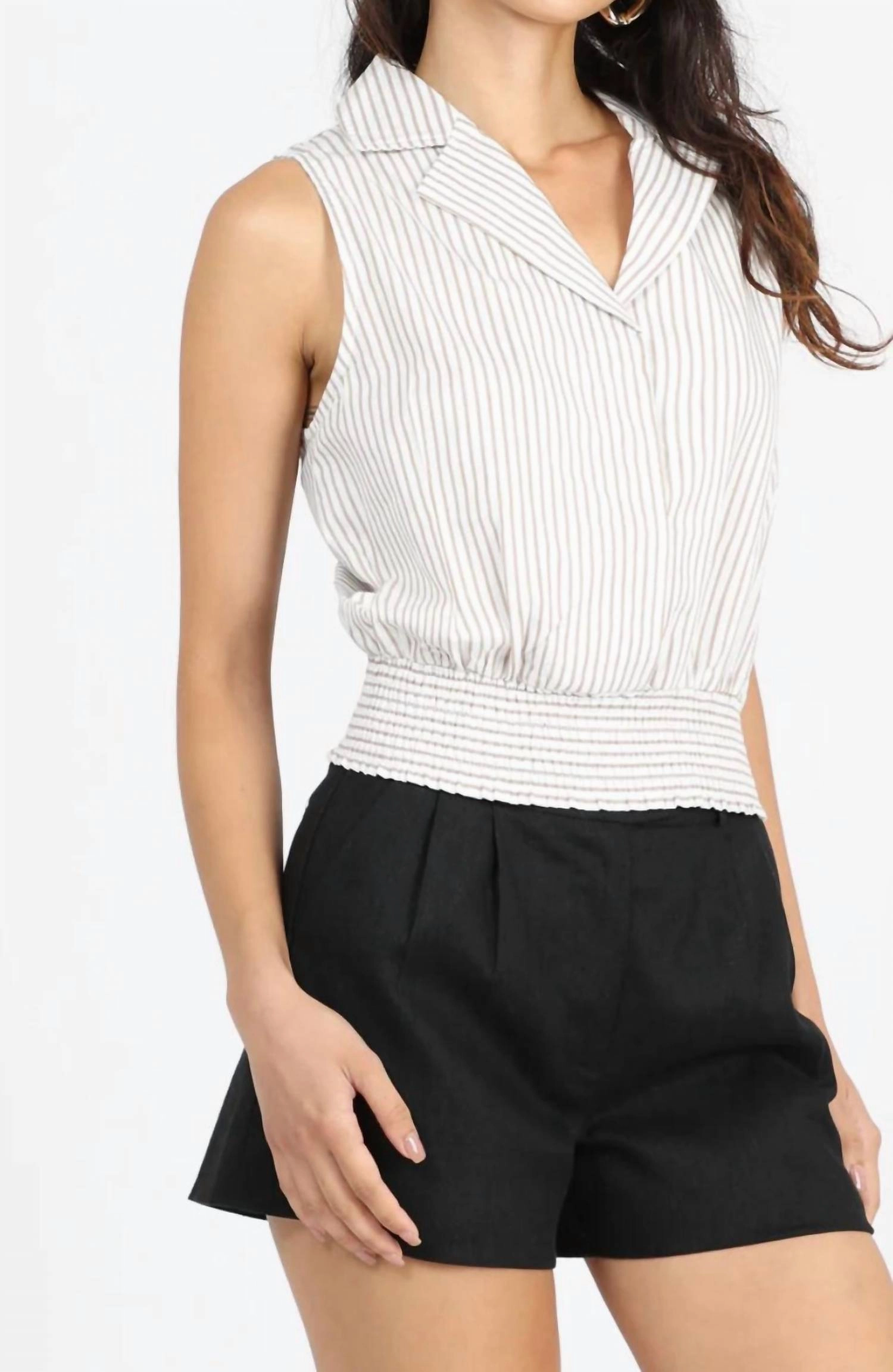 Mid Rise Tannia Linen Shorts In Black