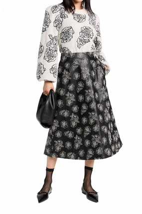 Shari Skirt In Black Stitch Flower Weekend Ready