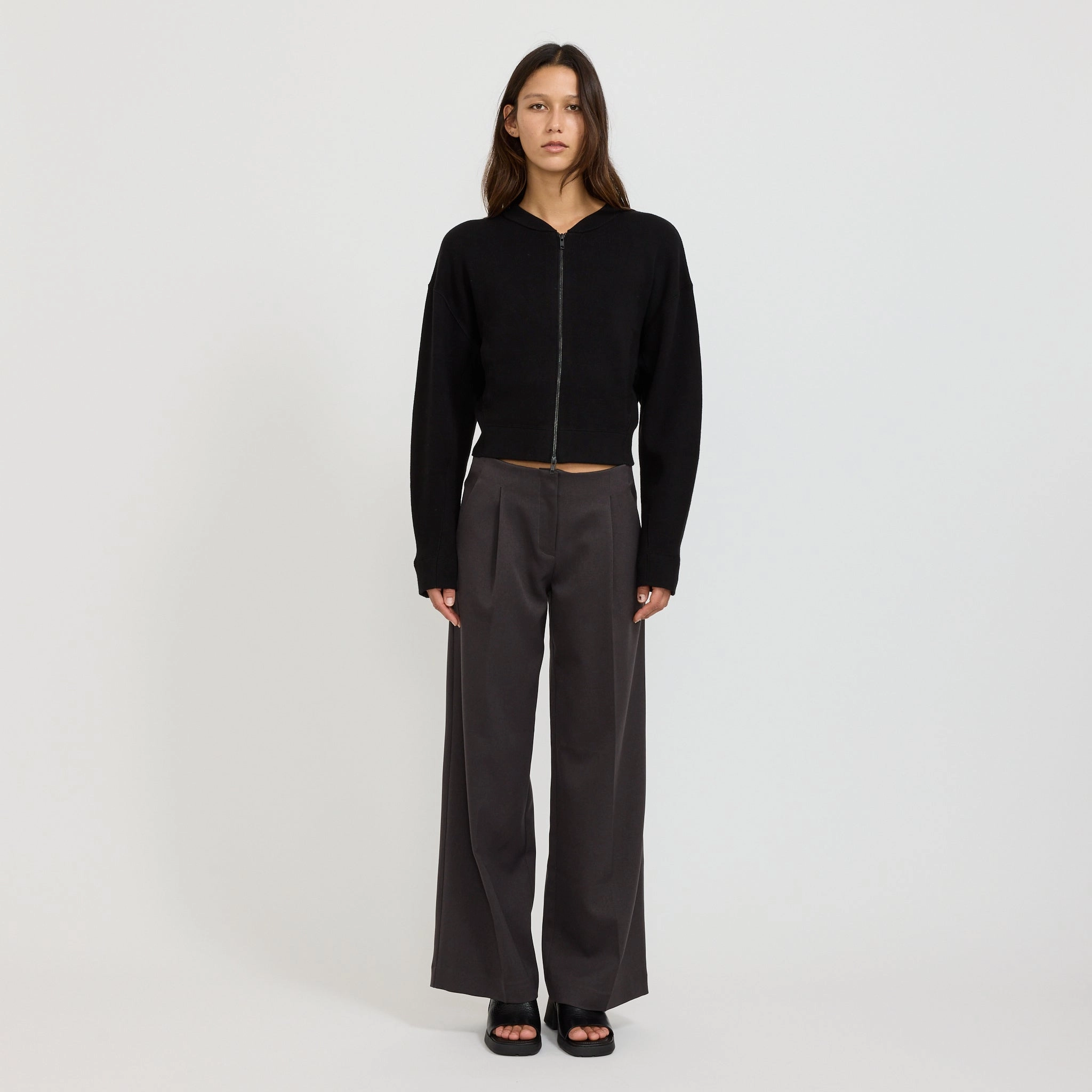 Cropped Knitted Zip Through Black Adaptive Fit Silhouette