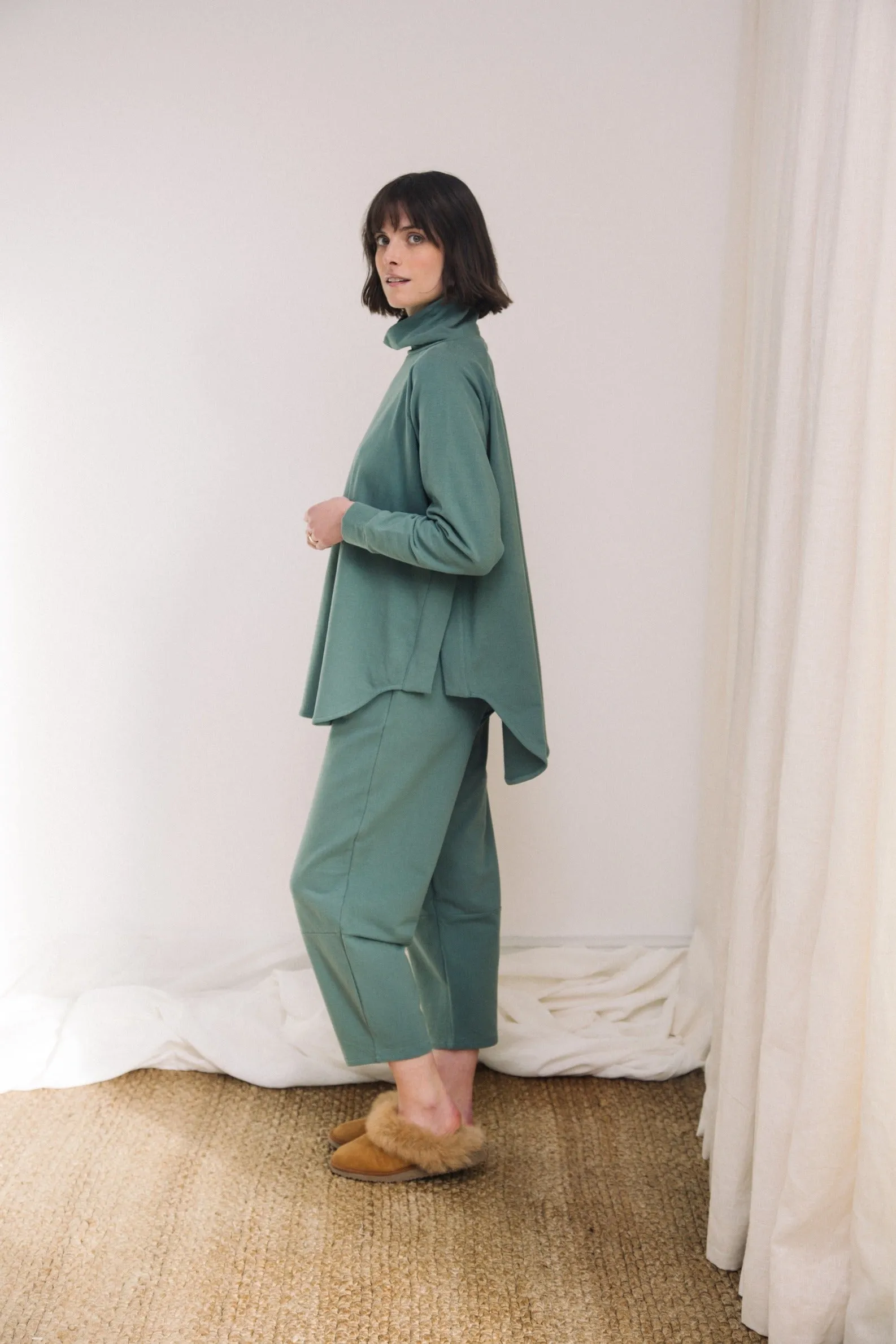 Cypress Organic Cotton Felpe Jogger in Eucalyptus Chill Wear Sporty Look