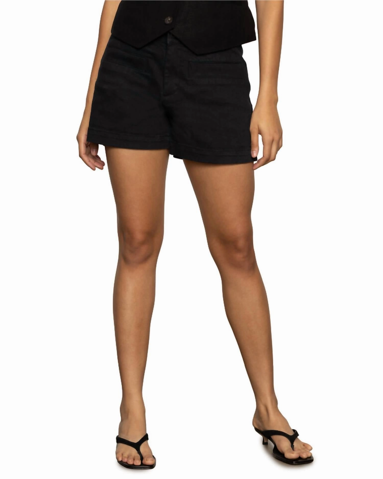 Daylight Comfortable Short In Black Modular Storage Design