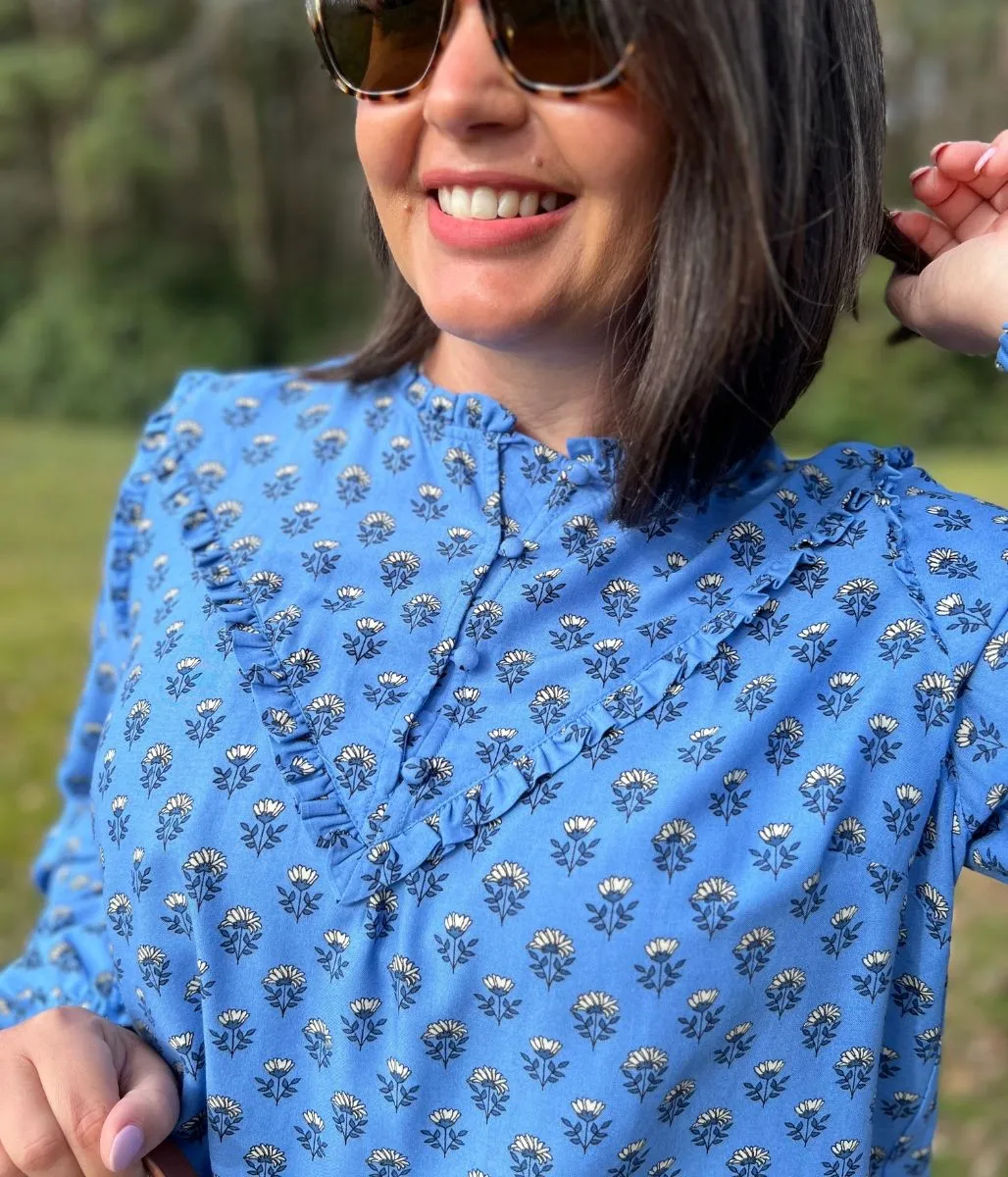 Relaxed Silhouette Blue Flower Frill Blouse