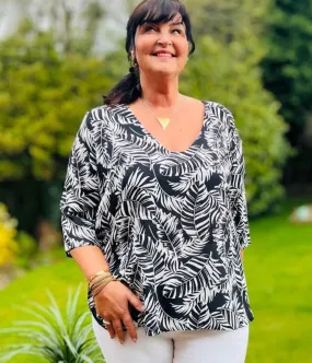 DurableBlend Non Irritating Seam Finish Monochrome Leaf Tunic Top