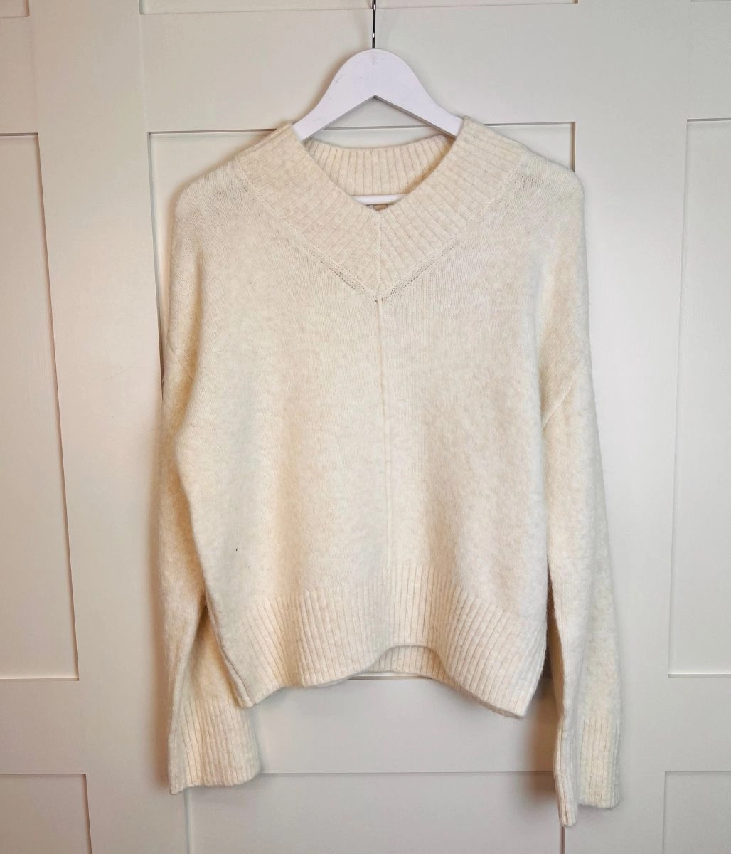 Ecru Wool Blend V Neck Jumper Relaxed Wear Knit Design
