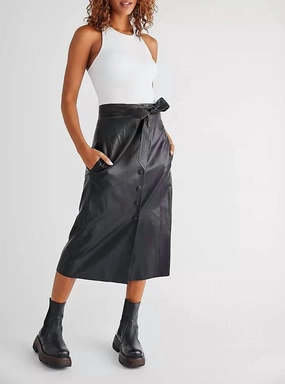 Easy Fit Shape Enhancing Lorette Skirt In Black