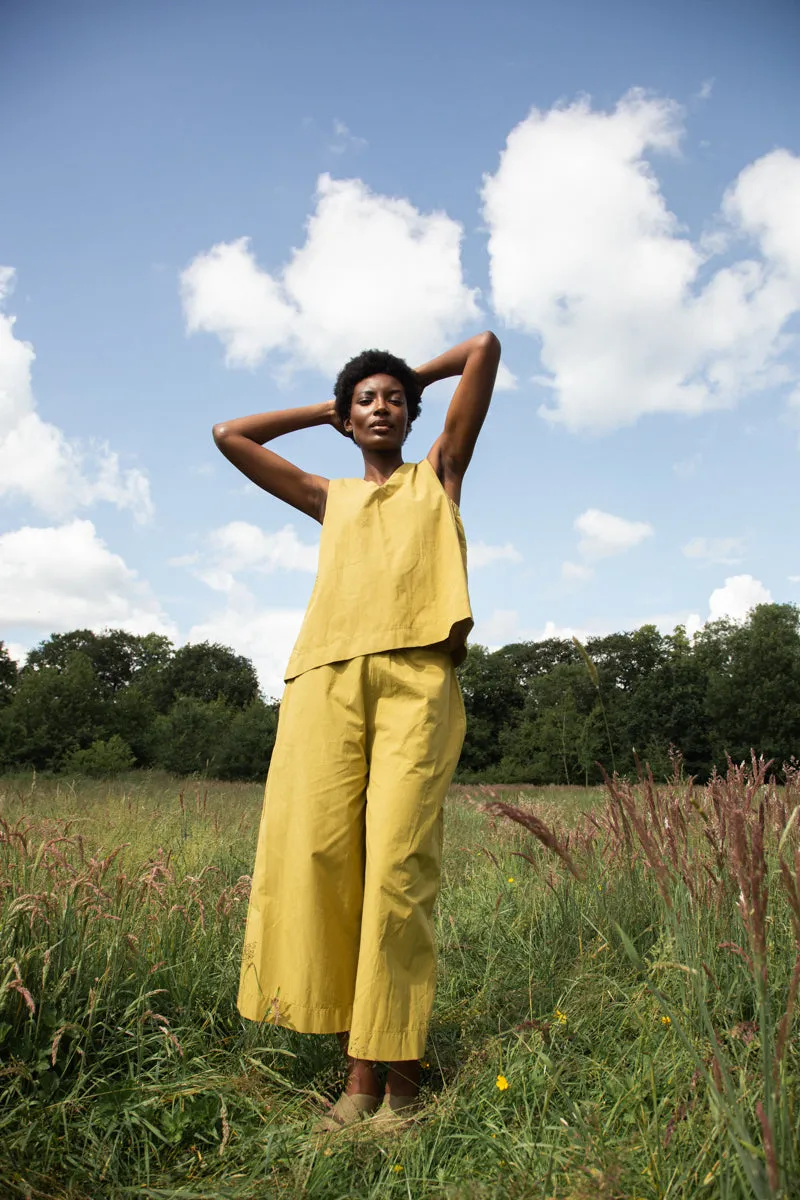 Evora-Jane Organic Cotton Trouser in Bright Olive Versatile Fit Sporty Comfort