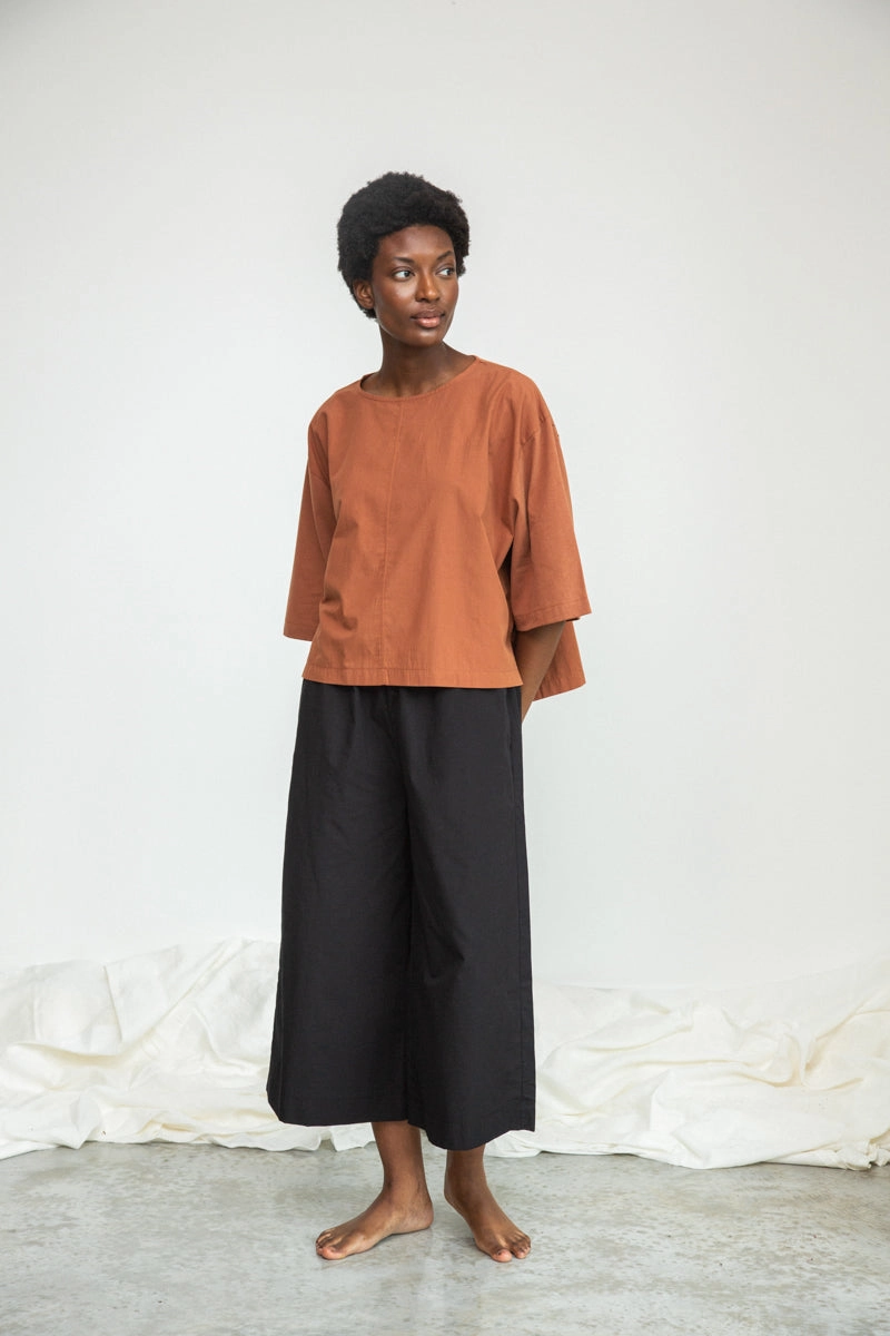 Evora-Jane Organic Cotton Trouser in Black Embroidered Detail Sport Comfort