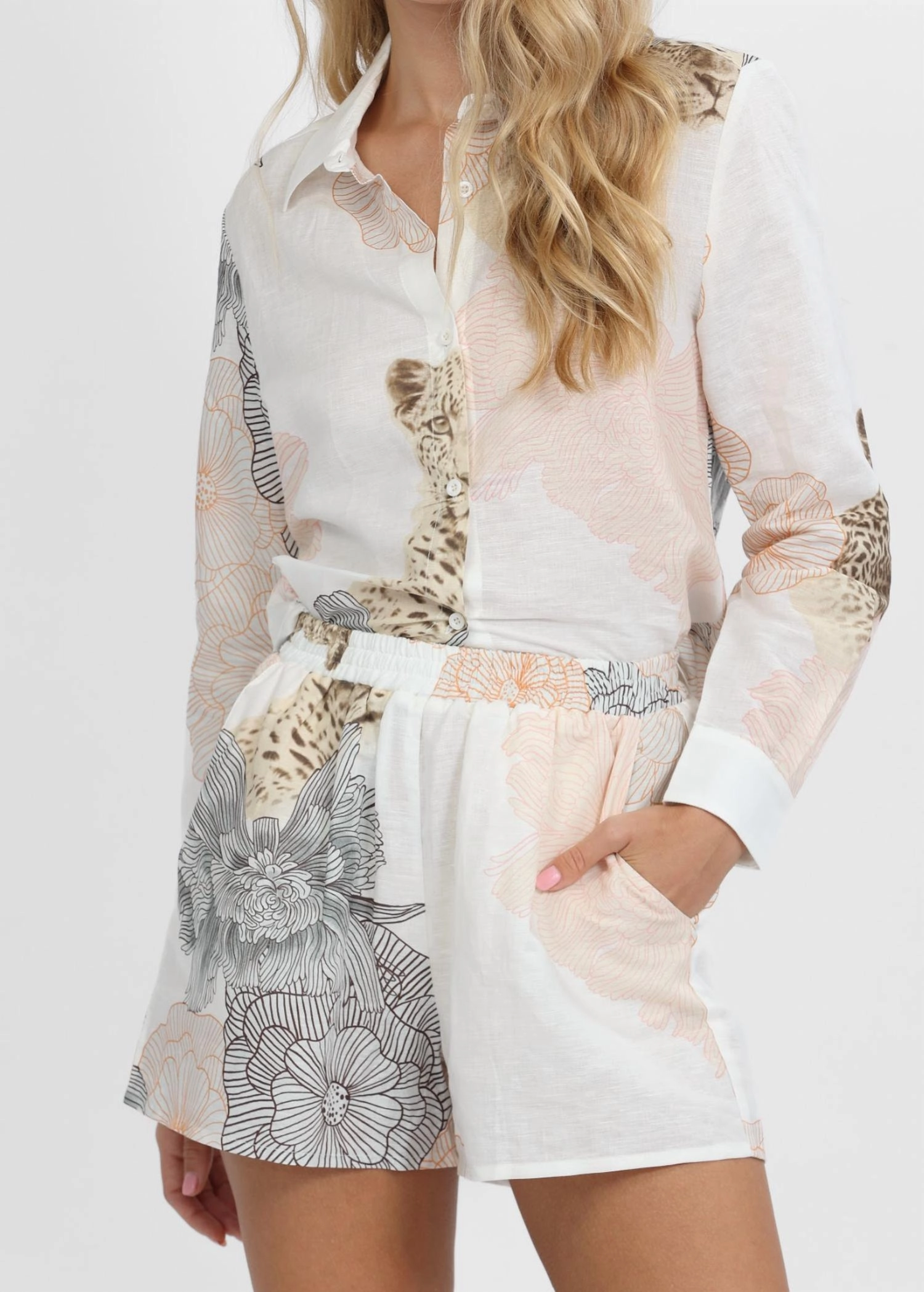 Hot Day Garden Tiger Short In White Multi