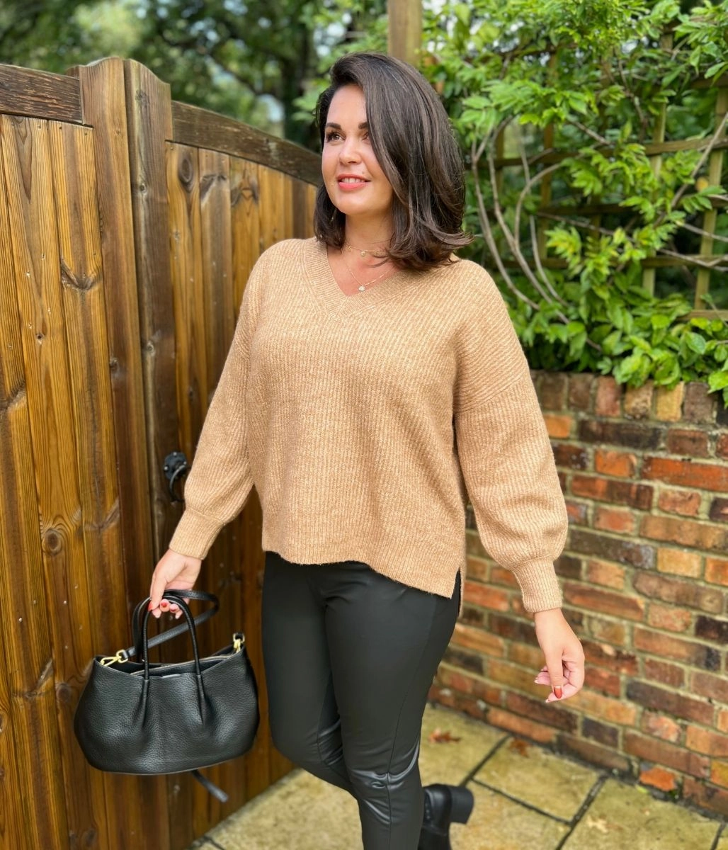 Light Weight Comfy Knit Look Biscuit Ribbed V Neck Jumper