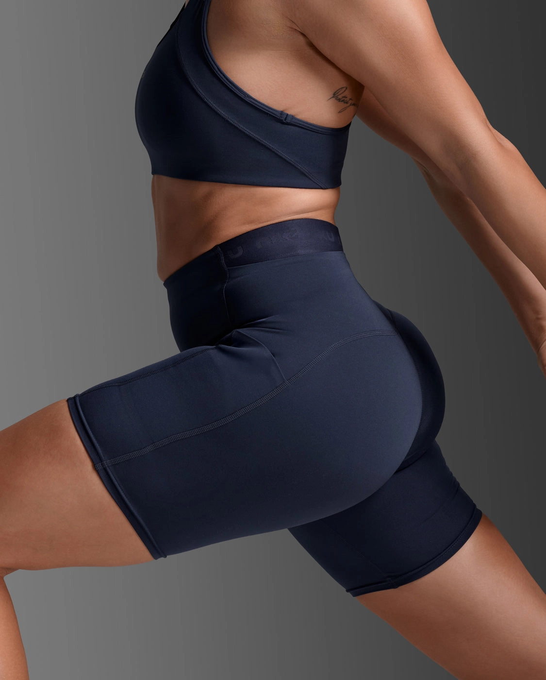 Form Stash Hi-Rise 6" Compression Short with Pockets Quick Dry Technology