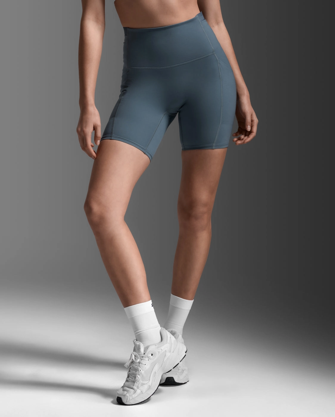 Comfy Layer Form Stash Hi-Rise 6" Compression Short with Pockets