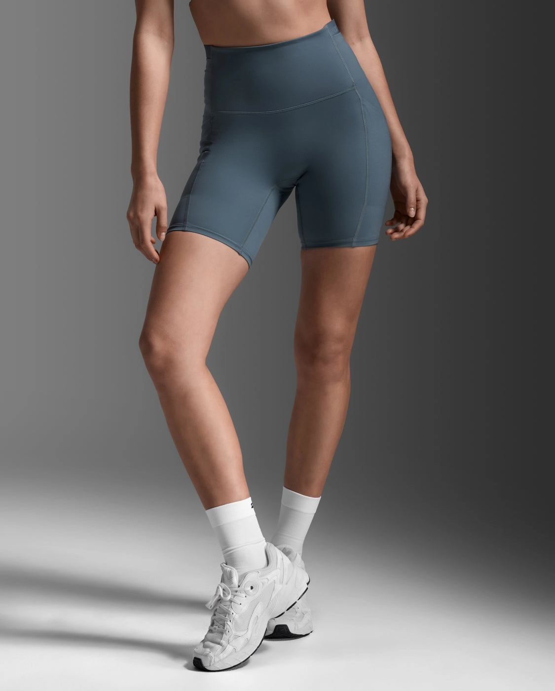 Form Stash Hi-Rise 6" Compression Short with Pockets button fly