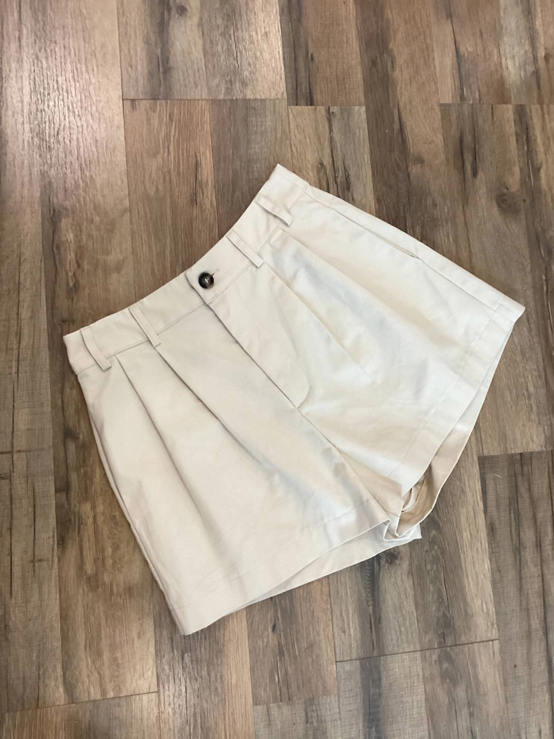 Women's Pleateds Shorts In Sand White Layered Look