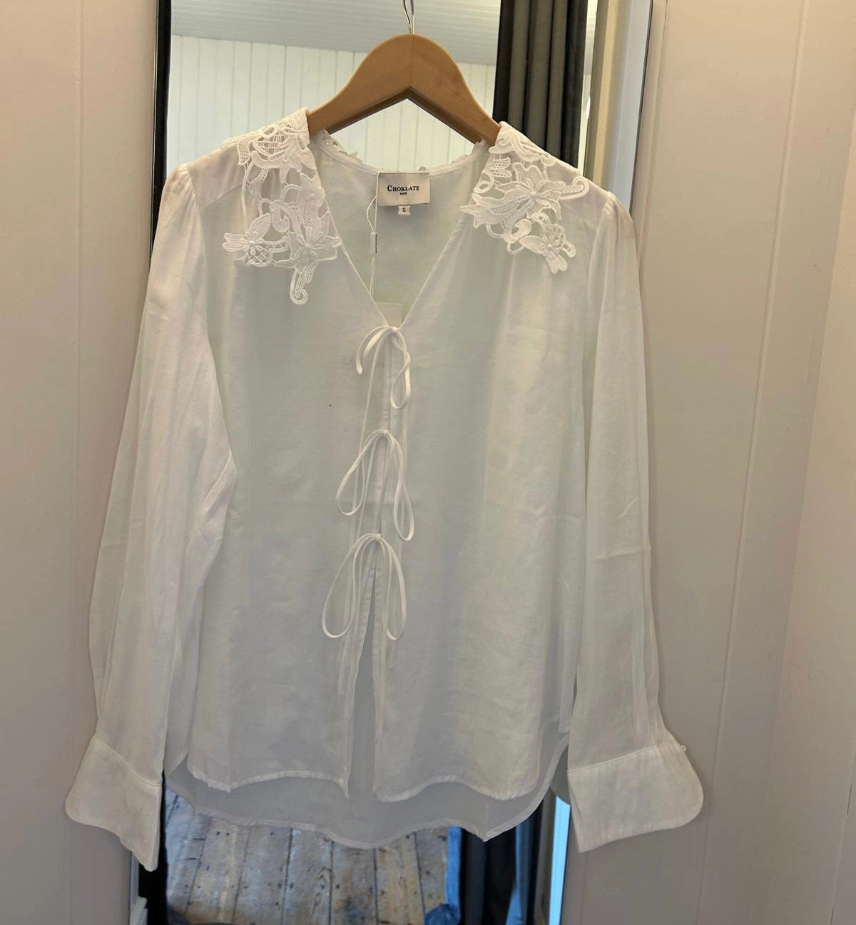 ReflectiveDetails Vintage Hoodie Y 8512 Blouse - White