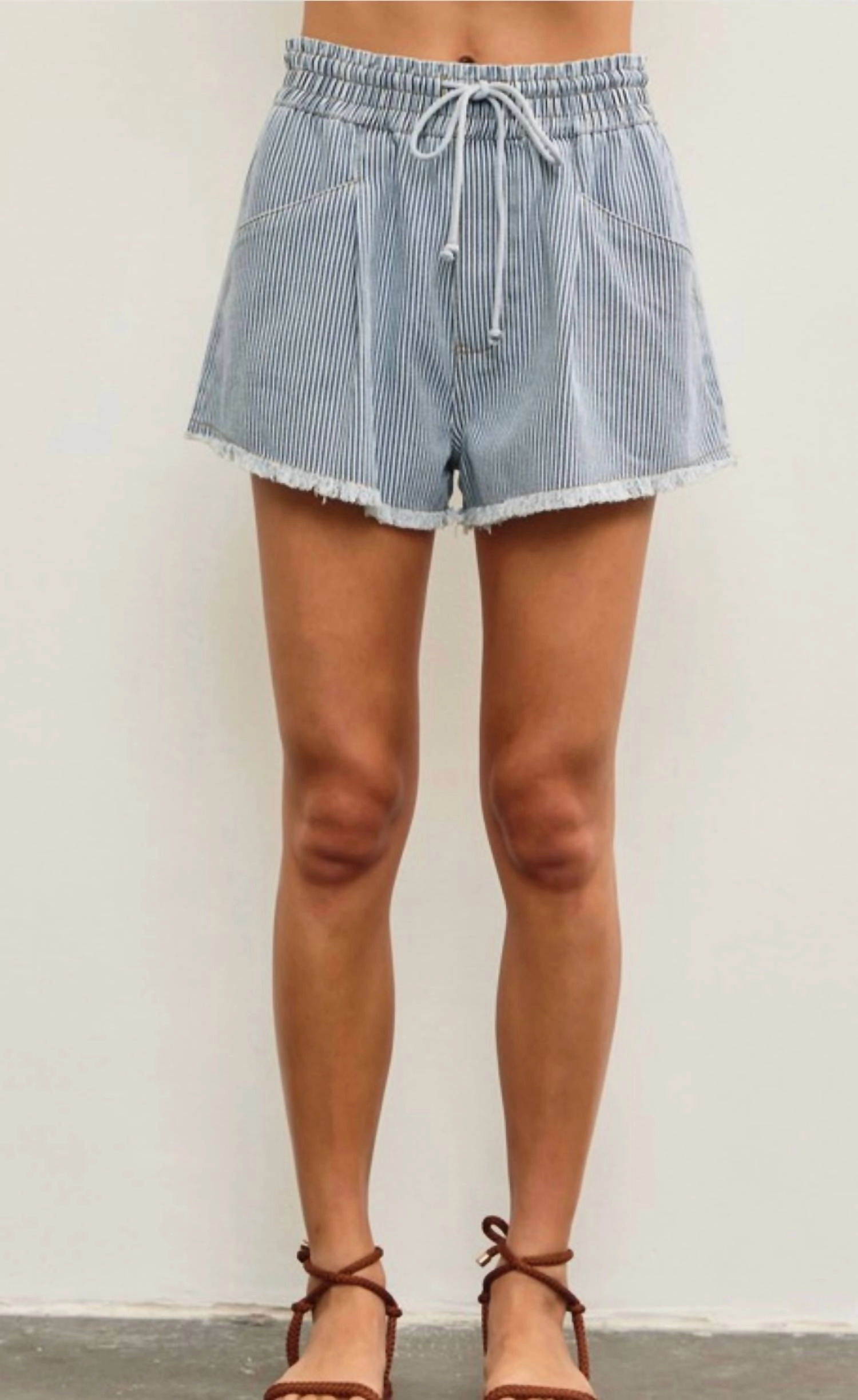 Athletic Cut Elastic Waist Frayed Hem Shorts In Denim