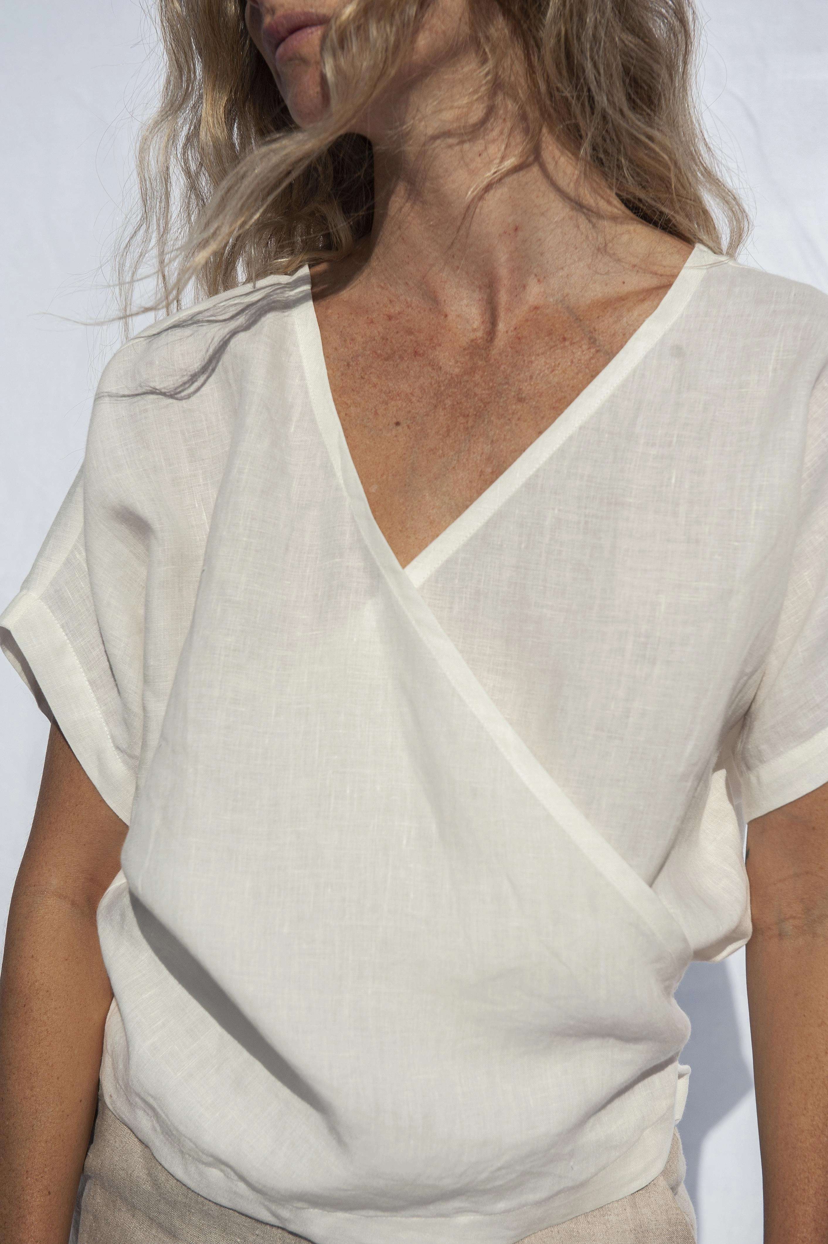 Greta Wraptop Ecru Bold Graphics Slim Silhouette