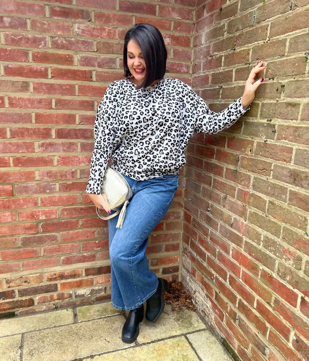 MultiFunctionalDesign Weighted Hem Design Grey Leopard Print Batwing Top