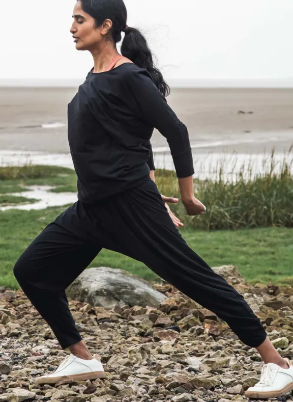 Relaxed Vibe Kachina Organic Cotton Yoga Hareem Trousers In Black