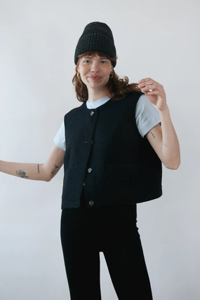 Louis Vest Anthracite - Black Micro Perforated Panels