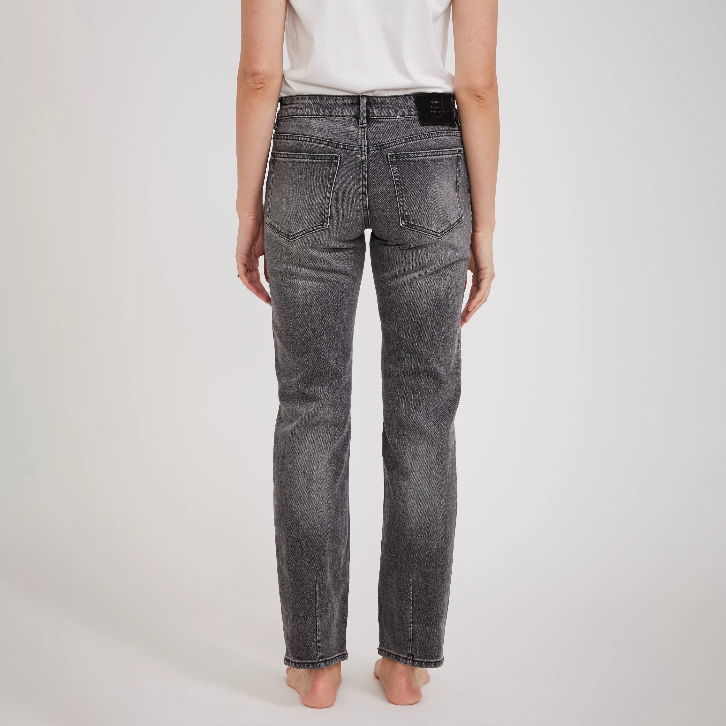 Mia Straight Obsidian Neutral Casual Streetwear Fan