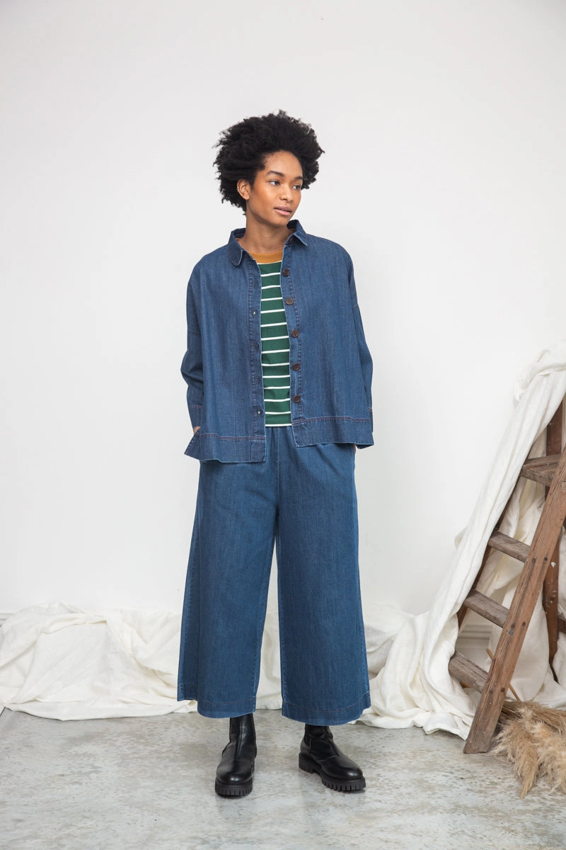 Evora-Leigh Organic Cotton Denim Trousers in Mid Blue Effortless Fit SeamlessPocketDesign