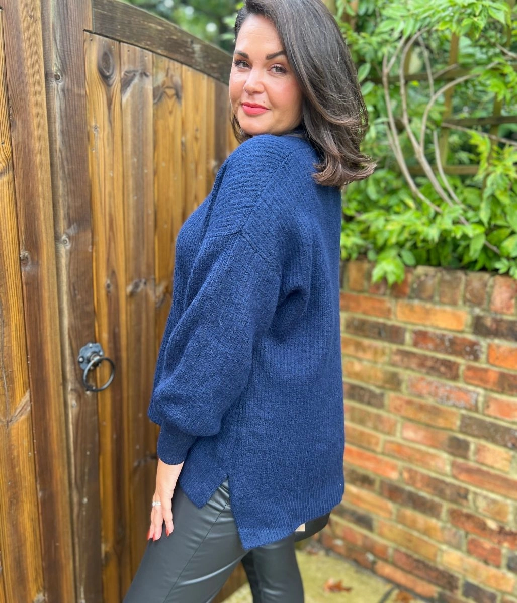 Chunky Yarn Navy Ribbed V Neck Jumper