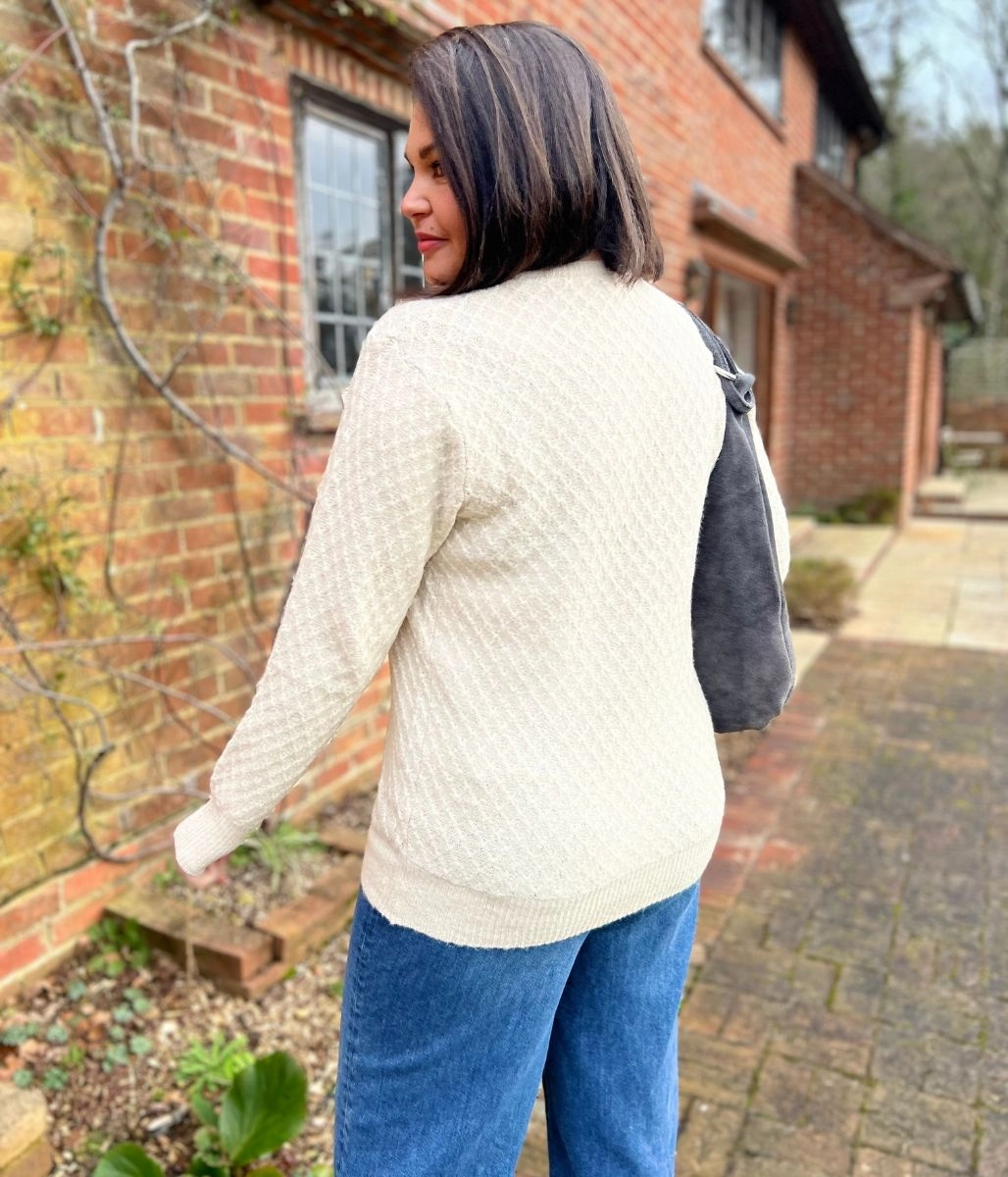 Light Stretch Fit Cozy Wearable Oatmeal Textured Diamond Jumper