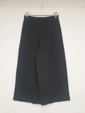 Taya Organic Cotton Felpe Jogger in Black Chill Comfort Wear Moisture Wicking Technology