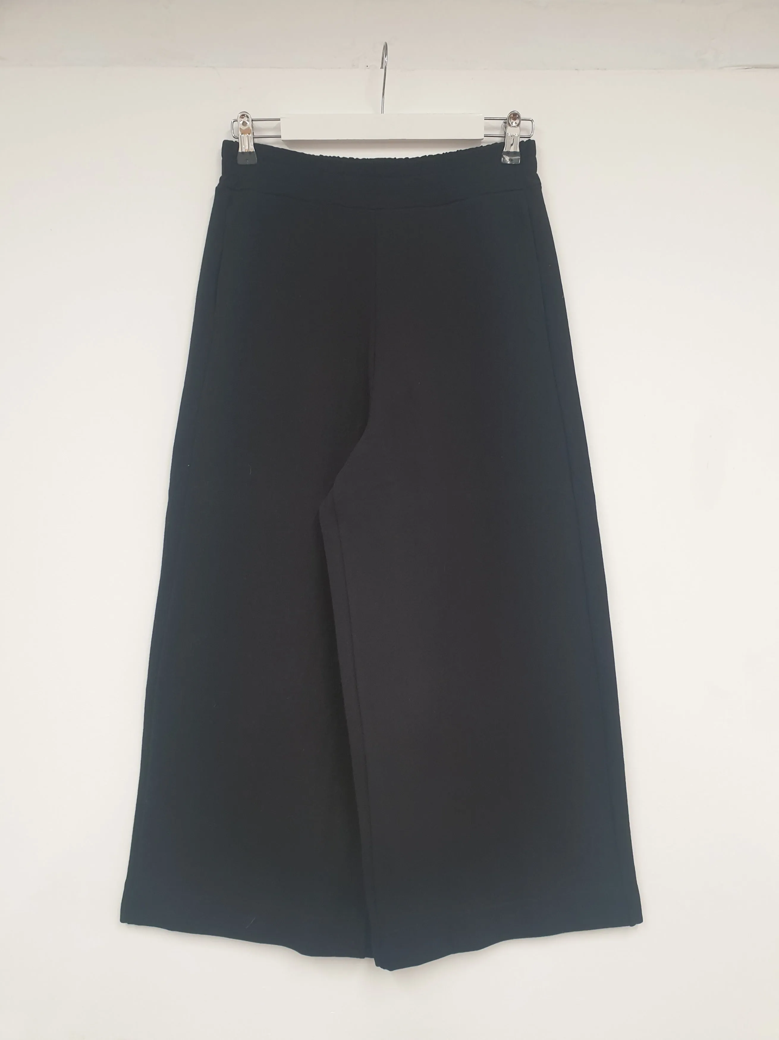 Contrast Trim Stain Resistant Taya Organic Cotton Felpe Jogger in Black