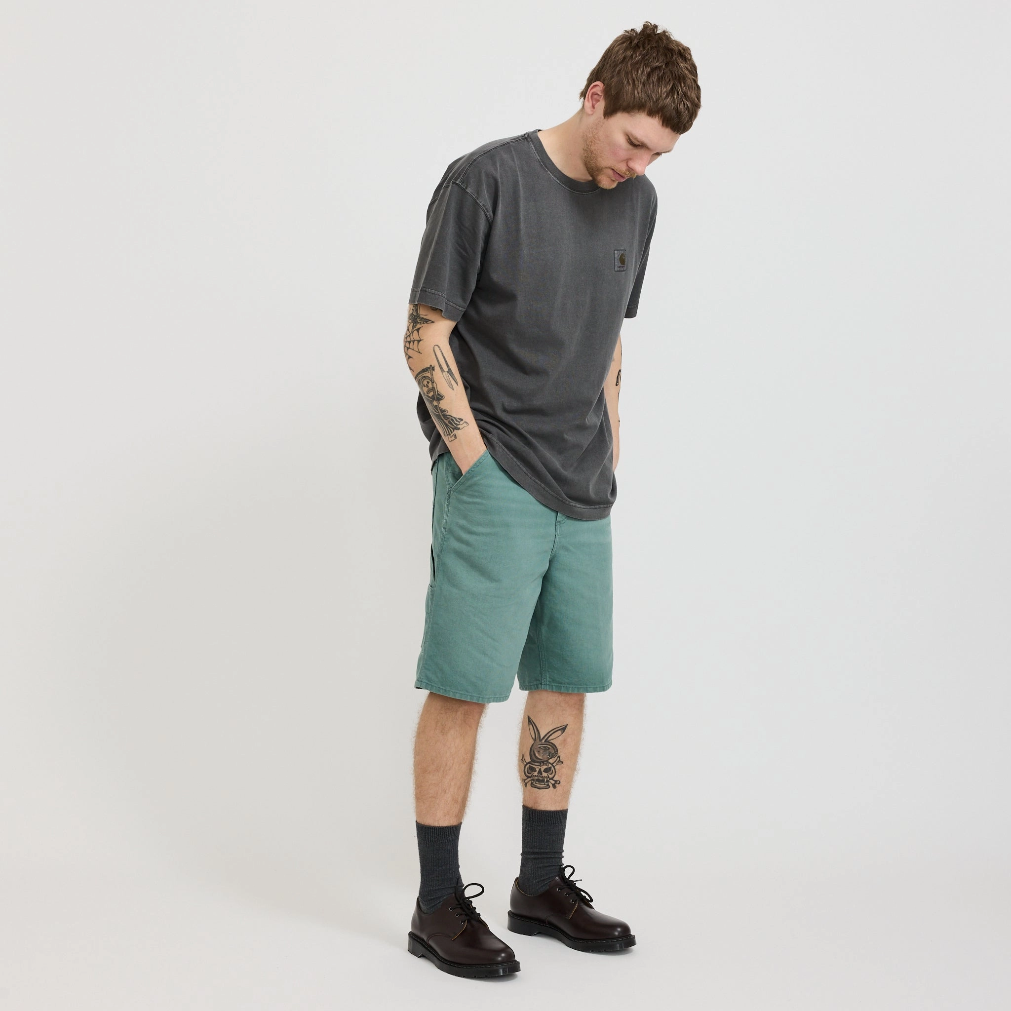 Single Knee Short Silver Pine Tailored Fit Body Stretch