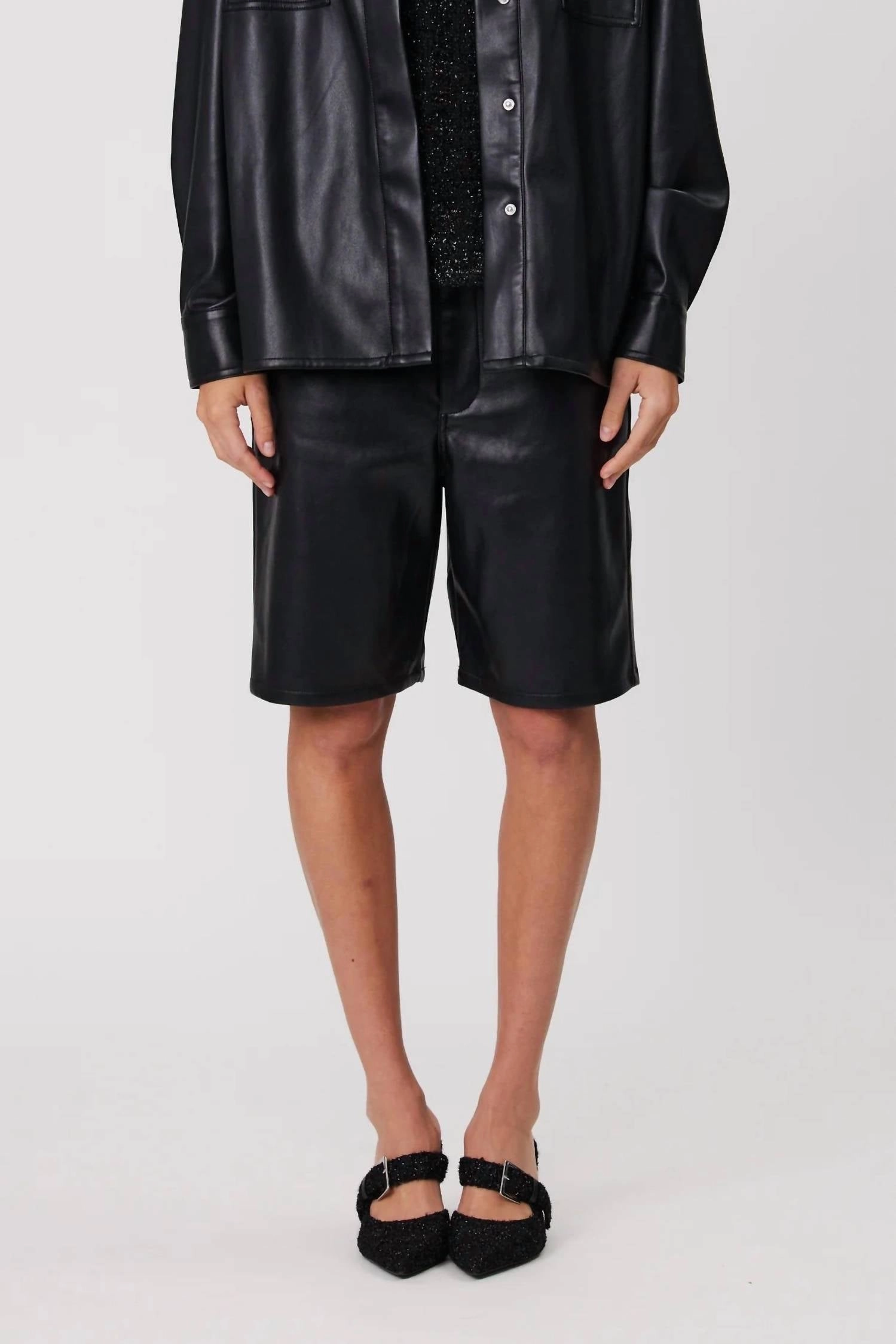 Heels moisture - wicking Remi Leather Relaxed Fit Shorts In Black