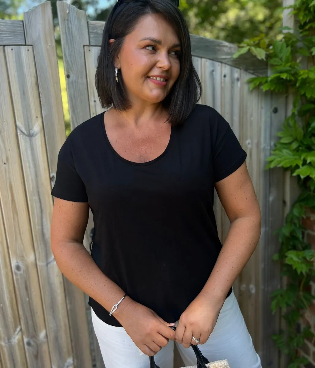 Flowing Design Tagless Design Black Basic Scoop Neck Tee