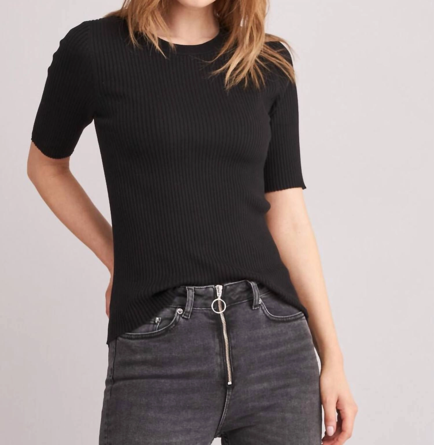Short Sleeve Fine Rib Sweater In Black Cozy Fit Wear