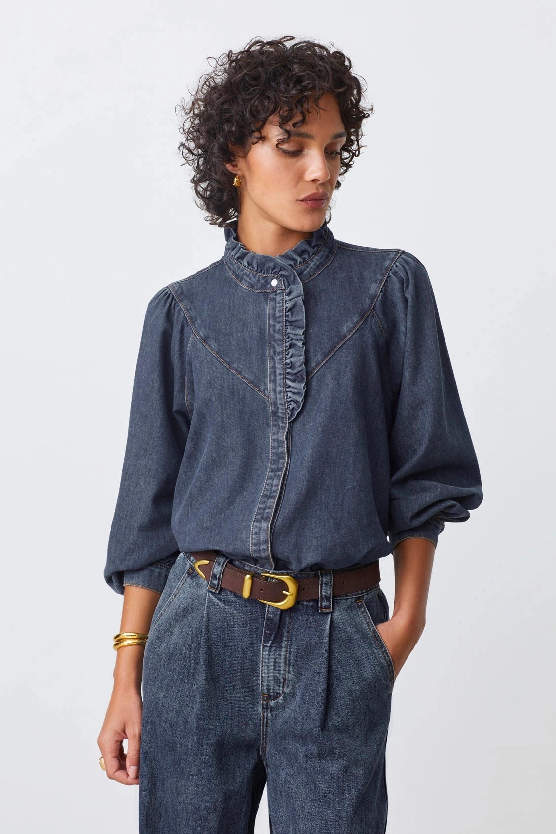 Bonded Seam Construction FlexibleCollar Lively Blouse - Blue Jeans