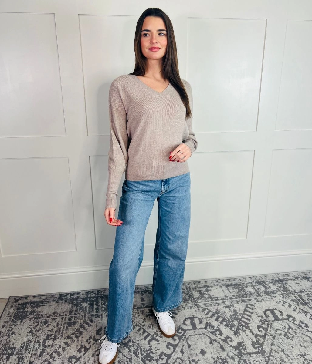 Cozy All-Day Knitted Layer Oatmeal Fine Ribbed V Neck Jumper