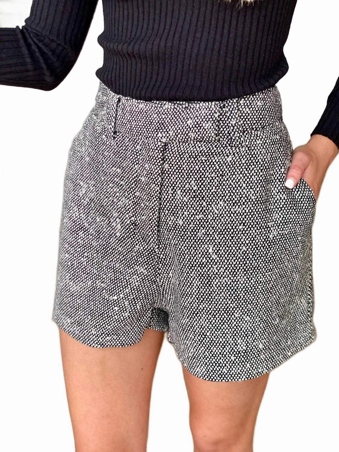 hat dress shirt Stella Short In Black/white