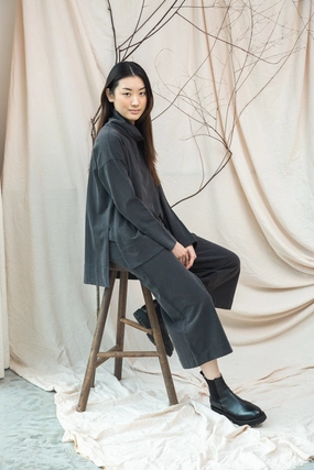 Lightweight Fit Taya Organic Cotton Felpe Trousers in Charcoal Stonewash