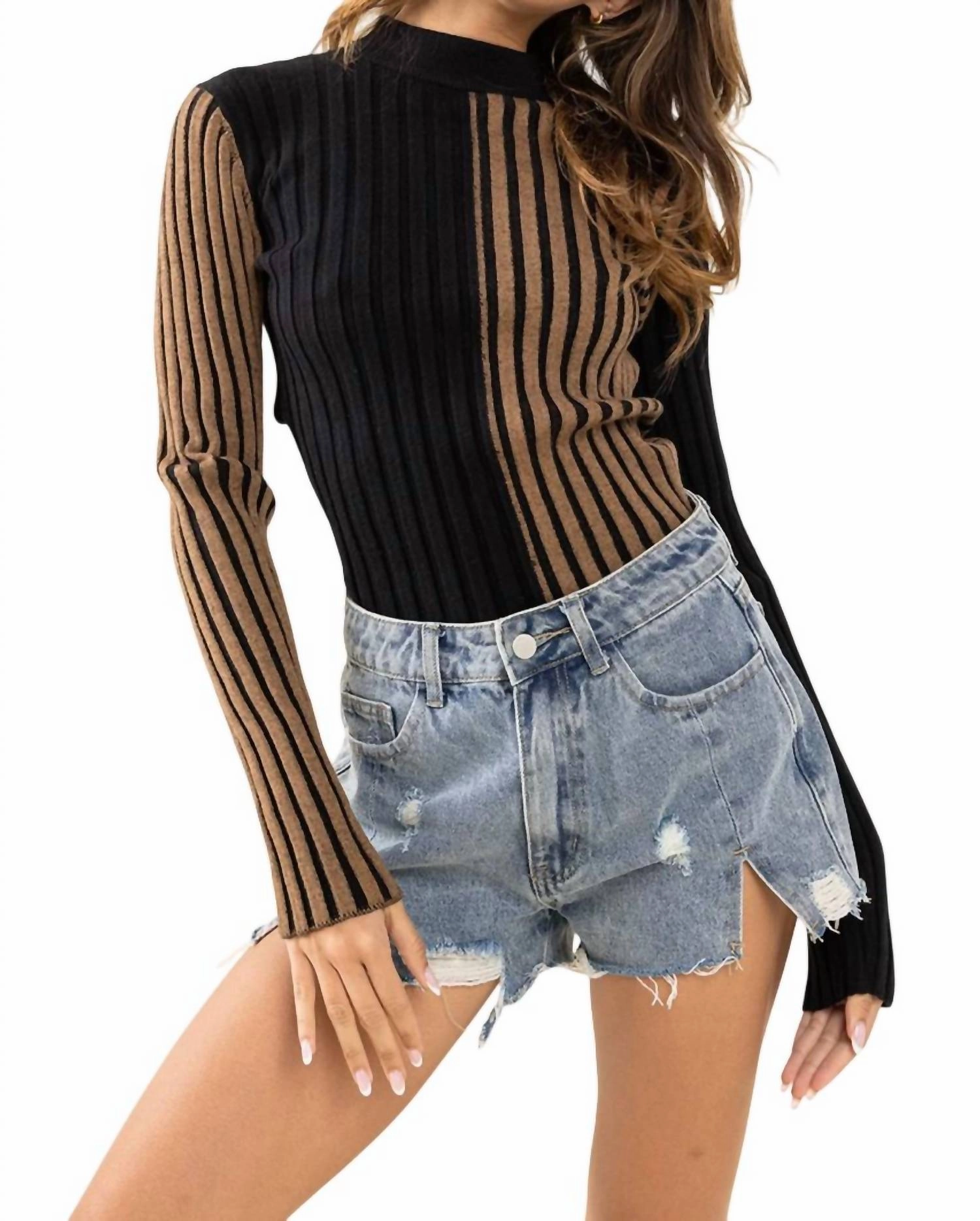 Double Layered Collar Chilly Ready Two Tone Sweater In Black/mocha