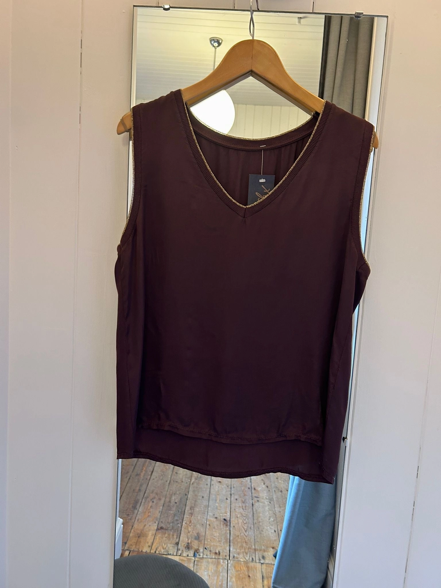 Voy 22936 Gold Trim Silky Top - Prune Mesh Lining